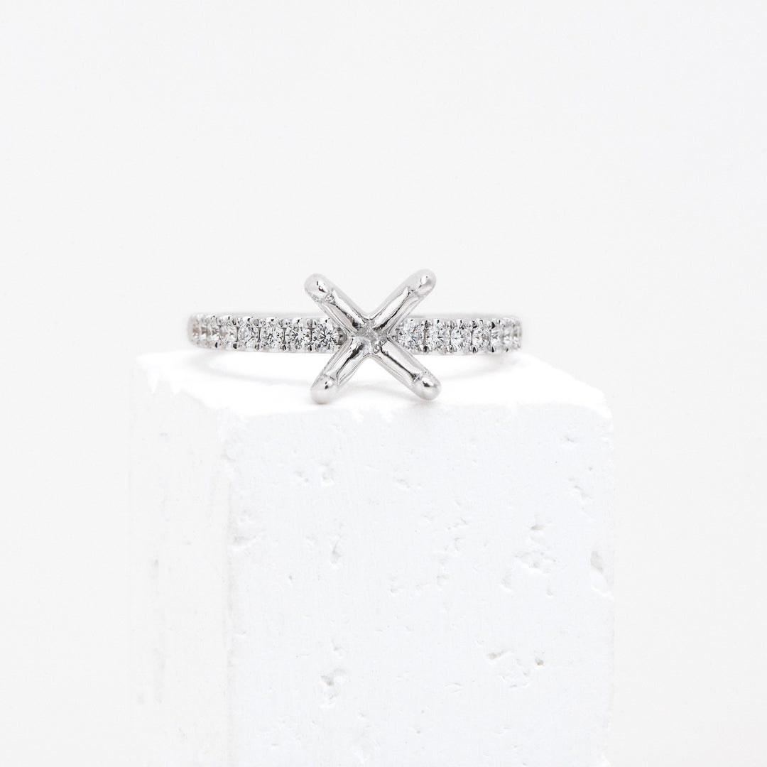 14KW .35 CTW G/VS2 8MM CENTER