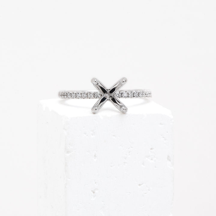 14KW .20ctw G/VS2 8mm Center D