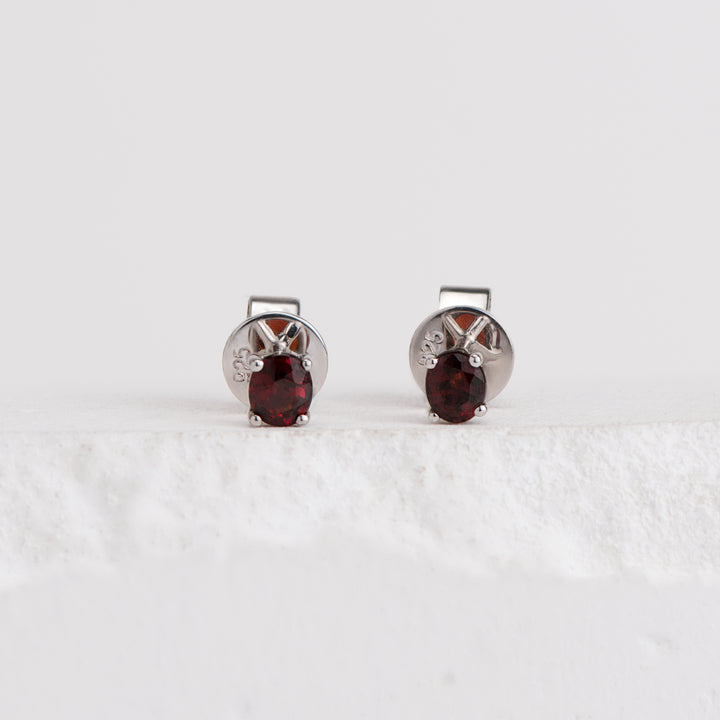 SS .7ctw Malaya Garnet Stud Ea