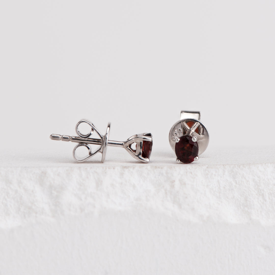 SS .7ctw Malaya Garnet Stud Ea