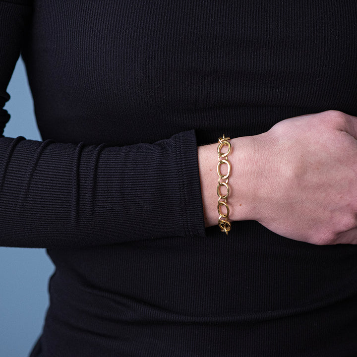 18K Yellow Gold Handmade Hammered Toggle Bracelet