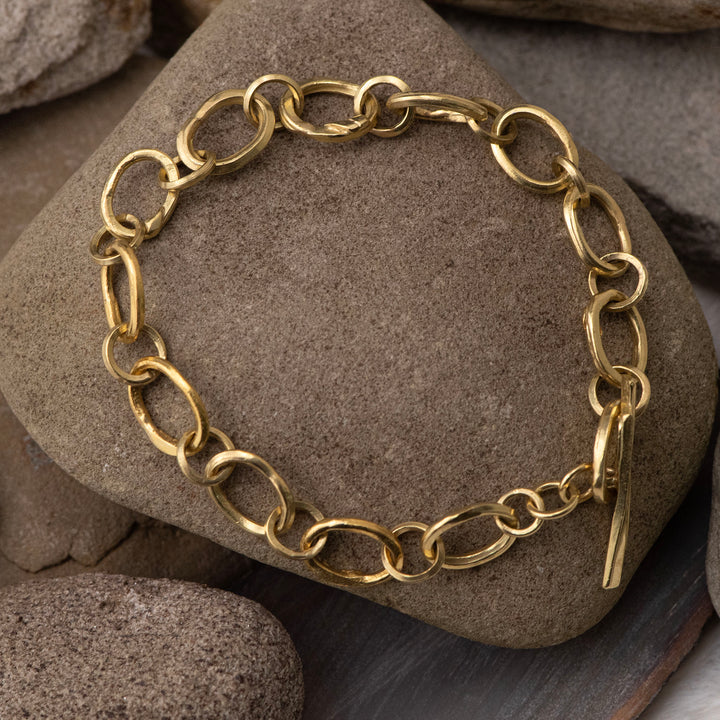 18K Yellow Gold Handmade Hammered Toggle Bracelet