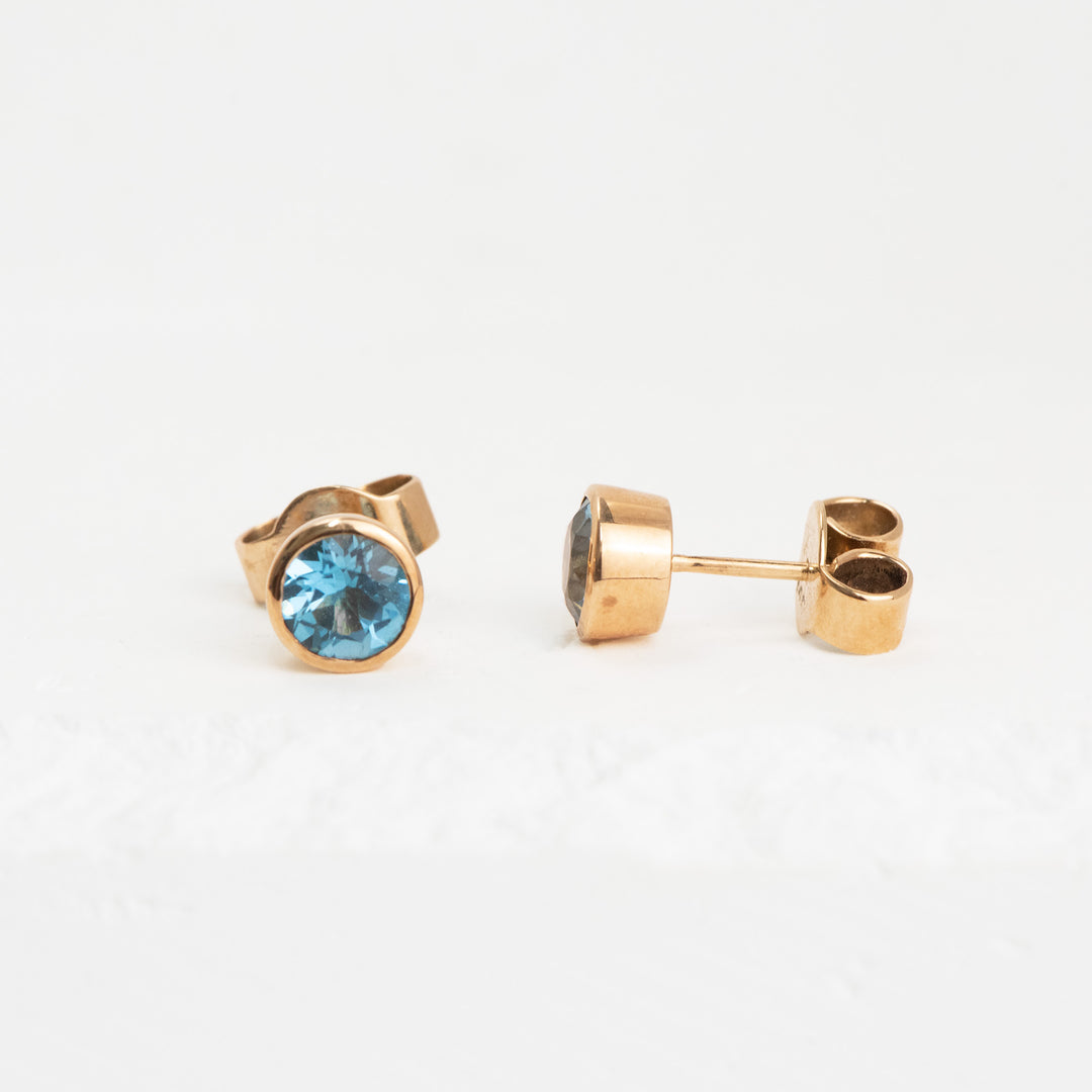 14KY 2ctw Sky Blue Topaz Bezel