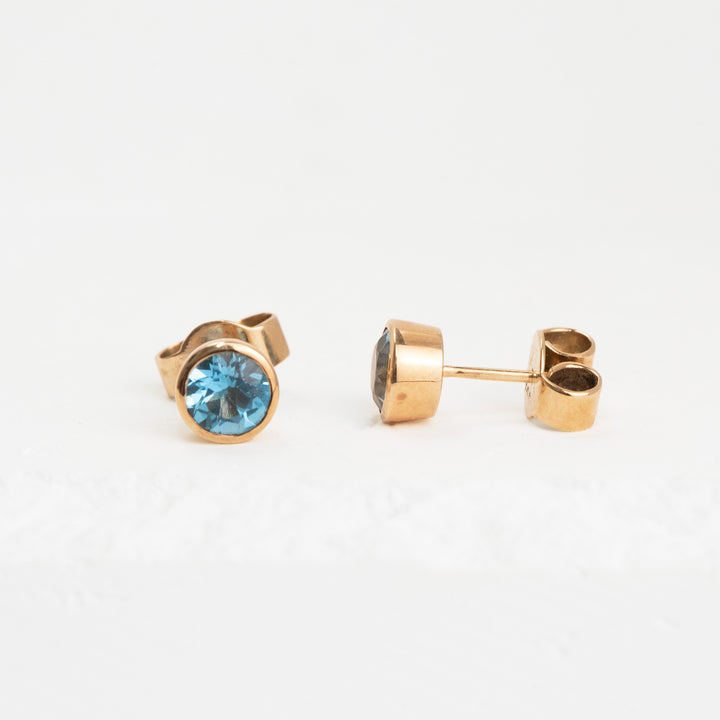 14KY 2ctw Sky Blue Topaz Bezel
