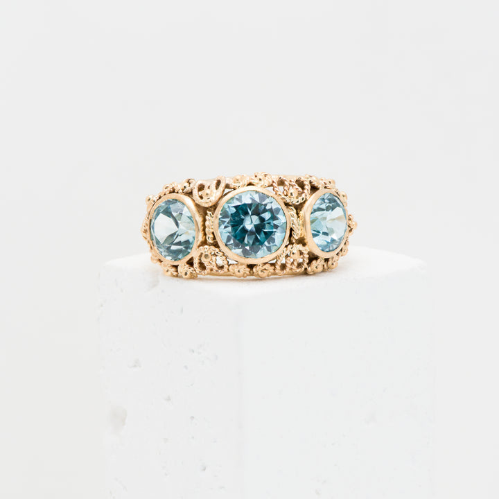 18K Zircon Antique 3-Stone Rin