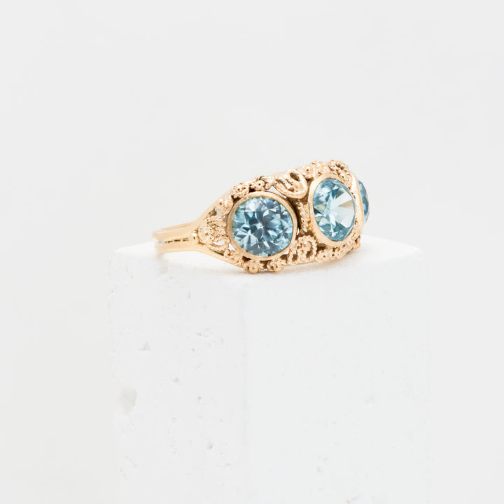 18K Zircon Antique 3-Stone Rin