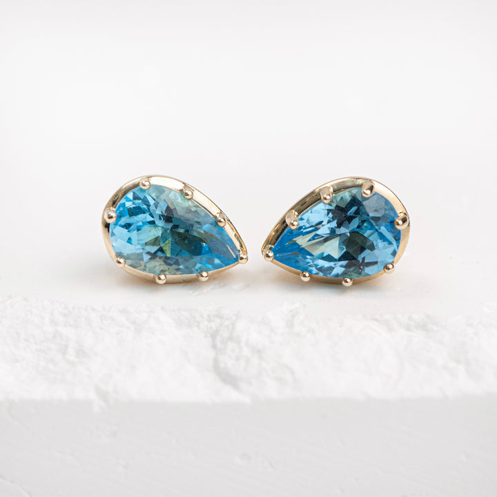14K Yellow Gold Blue Topaz Pear Stud Earrings