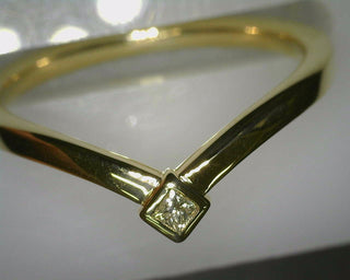 14KY Bezel set Princess Diamond(1.75mm) Chevron Point Ring Sz6.5