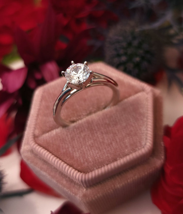 1KW 1ct CZ center Sol Eng Ring