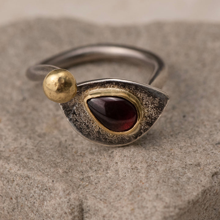 Argentium Silver Ring with Gar